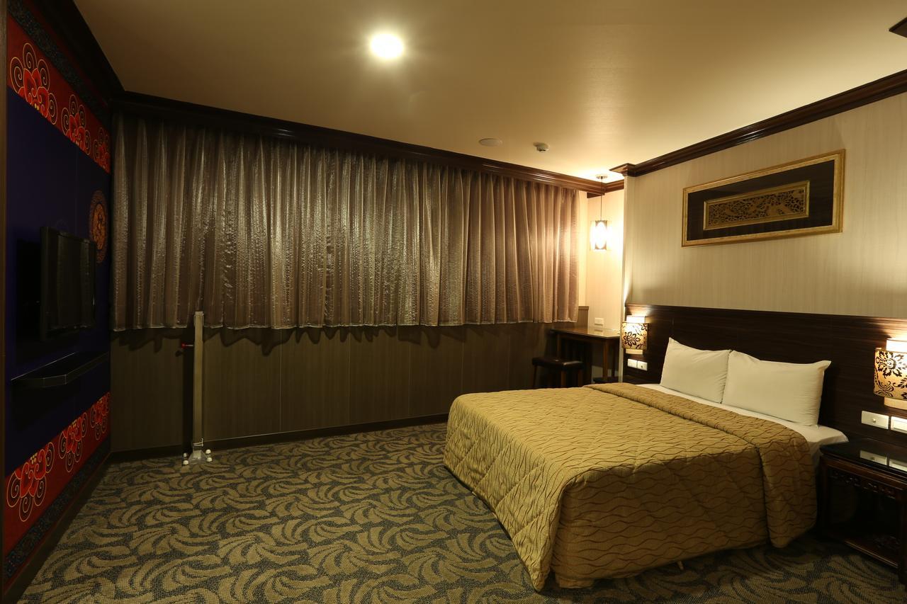 Monalisa Hotel Tainan Esterno foto