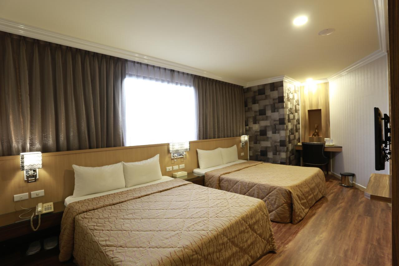 Monalisa Hotel Tainan Esterno foto