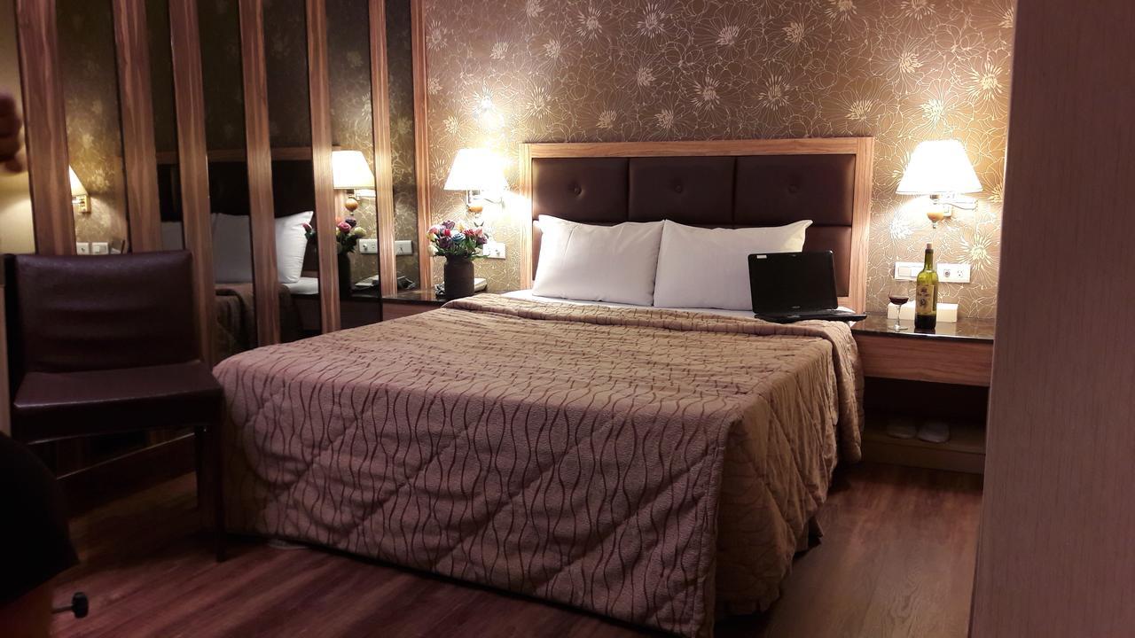 Monalisa Hotel Tainan Esterno foto