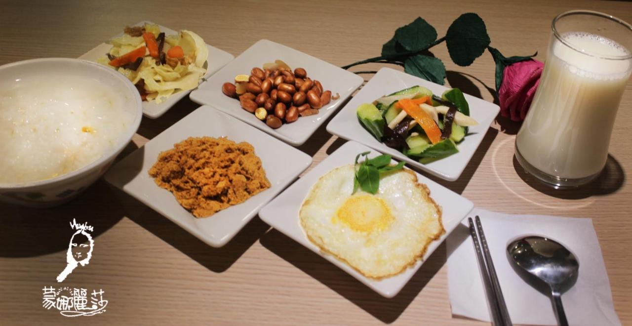 Monalisa Hotel Tainan Esterno foto