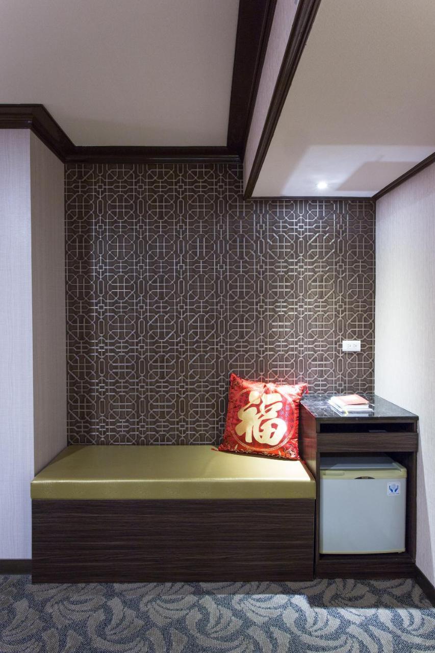 Monalisa Hotel Tainan Esterno foto